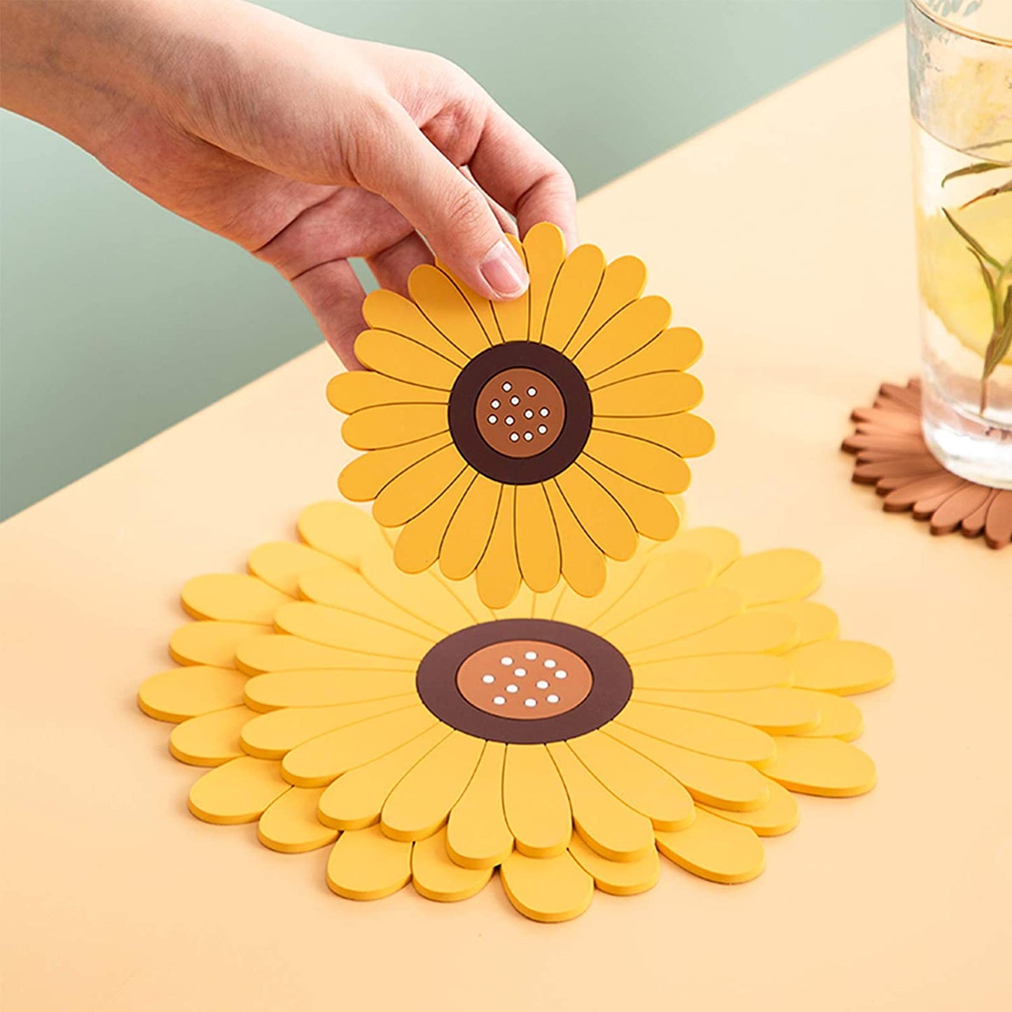 LIVYU LIFE sunflower coasters,made of pvc,non slip,yellow,4pc